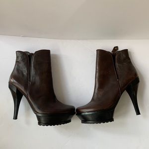 DONALD J PLINER BROWN “LISA” ANKLE BOOTS SZ 8